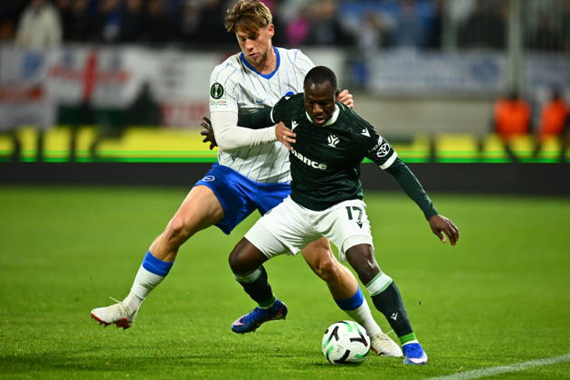 Football Conference League 2nd round match FK Jablonec vs Brighton in Jablonec nad Nisou, Czech Republic, October 22, 2026. From left Michael Svoboda of Brighton, Saidou Alioum of Jablonec. (CTKxPhoto RadekxPetrasek) CTKPhotoP2026102208233  CTKPhotoP2026102208233