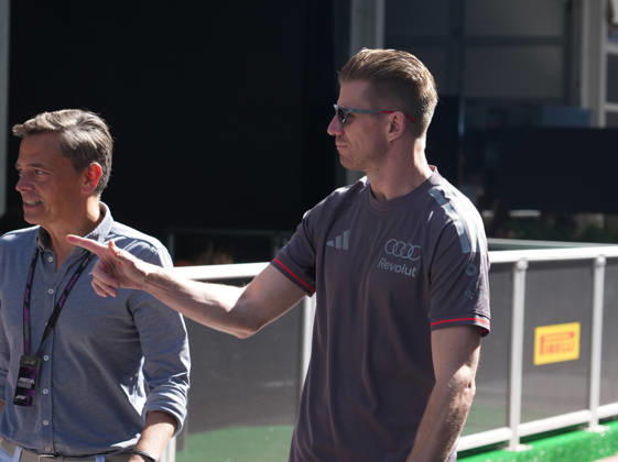 22.10.2026, Circuit of The Americas, Austin, FORMULA 1 MSC CRUISES UNITED STATES GRAND PRIX 2026 , im Bild Nico Hülkenberg (DEU), Audi Revolut F1 Team mit Sky Kommentator Sascha Roos. (Photo by Hasan Bratic DeFodi Images) -