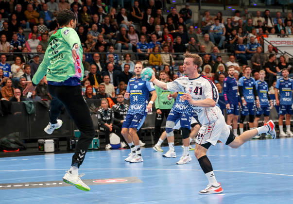 22.10.2026, Deutschland, Stuttgart, Opel HBL, Bundesliga 2026 2027, TVB Stuttgart vs. SG BBM Bietigheim, v.l. Mohamed Essam Moustafa El-Tayar (TVB), Till Hermann (BBM)