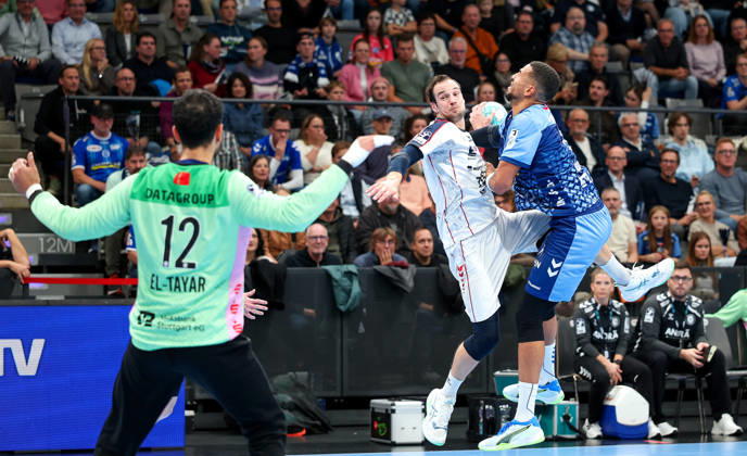 22.10.2026, Deutschland, Stuttgart, Opel HBL, Bundesliga 2026 2027, TVB Stuttgart vs. SG BBM Bietigheim, v.l. Mohamed Essam Moustafa El-Tayar (TVB), Dominik Claus (BBM), Philipp Ahouansou (TVB)