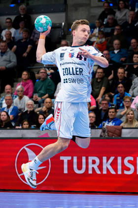 Stuttgart: HBL - 26 27 - TVB Stuttgart - SG BBM Bietigheim Till Hermann (Bietigheim) Stuttgart Porsche Arena Baden-Württemberg Deutschland