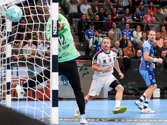 22.10.2026, Deutschland, Stuttgart, Opel HBL, Bundesliga 2026 2027, TVB Stuttgart vs. SG BBM Bietigheim, v.l. Mohamed Essam Moustafa El-Tayar (TVB), Lukas Wucherpfennig (BBM)