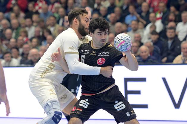 Erik Balenciaga (MT Melsungen 6) (am Ball), Zoltan Szita (Wisla Plock 21) (L) , GER, MT Melsungen - Orlen Wisla Plocks (POL), Handball, Champions League Maenner, Group Matches, Saison 2026 2027, 22.10.2026, GER, MT Melsungen - Orlen Wisla Plock, CL Maenner, Group Match, Saison 2026 2027, 22.10.2026 Kassel Copyright: xEibner-Pressefotox xRolandxSippelx EP_RSL