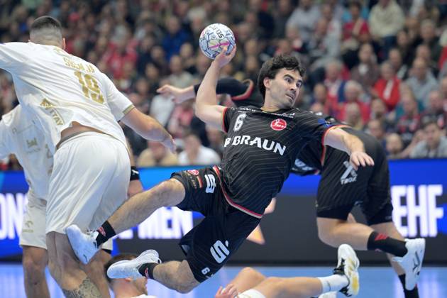 Erik Balenciaga (MT Melsungen 6) beim Wurf; Leon Susnja (Wisla Plock 19) (L) , GER, MT Melsungen - Orlen Wisla Plocks (POL), Handball, Champions League Maenner, Group Matches, Saison 2026 2027, 22.10.2026, GER, MT Melsungen - Orlen Wisla Plock, CL Maenner, Group Match, Saison 2026 2027, 22.10.2026 Kassel Copyright: xEibner-Pressefotox xRolandxSippelx EP_RSL