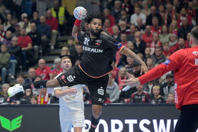 Dariel Garcia Rivera (MT Melsungen 31) beim Wurf; Miljan Vujovic (Torwart, Goalkeeper Orlen Wisla Plock 16) (R) , GER, MT Melsungen - Orlen Wisla Plocks (POL), Handball, Champions League Maenner, Group Matches, Saison 2026 2027, 22.10.2026, GER, MT Melsungen - Orlen Wisla Plock, CL Maenner, Group Match, Saison 2026 2027, 22.10.2026 Kassel Copyright: xEibner-Pressefotox xRolandxSippelx EP_RSL