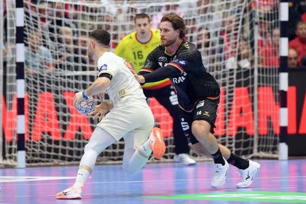 Mitja Janc (Wisla Plock 8) (am Ball), Johannes Golla (MT Melsungen 14) (R), Nebojsa Simic (Torwart MT Melsungen 16) (hinten) , GER, MT Melsungen - Orlen Wisla Plocks (POL), Handball, Champions League Maenner, Group Matches, Saison 2026 2027, 22.10.2026, GER, MT Melsungen - Orlen Wisla Plock, CL Maenner, Group Match, Saison 2026 2027, 22.10.2026 Kassel Copyright: xEibner-Pressefotox xRolandxSippelx EP_RSL