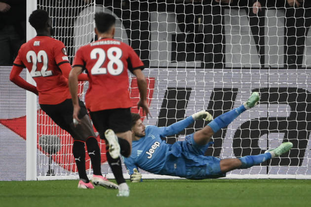 Juventus v Rennes - UEFA Europa League TURIN, ITALY, OCTOBER 22: Rennes forward Boulaye Dia (L )scores a penalty his team s second goal fight for the ball with during the UEFA Europa League phase day 3 football match between Juventus and Rennes at the Juventus Stadium in Turin Italy, on October 22, 2026. Isabella Bonotto Anadolu Turin Italy. Editorial use only. Please get in touch for any other usage.  Copyright: x2026xAnadoluxIsabellaxBonottox
