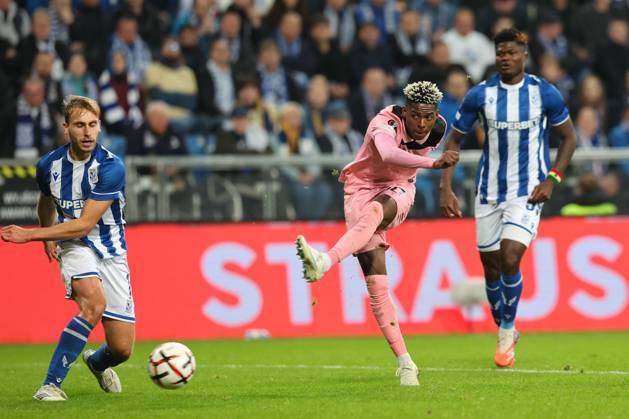 Nilson Angulo of Sunderland shoots at goal but fails to score Lech Poznan v Sunderland, UEFA Europa League, Football, Enea Stadion, Poznan, Poland - 22 Oct 2026Poznan Enea Stadion Poland  Copyright: xTomaszxJedrzejowski Shutterstockx 17229955an