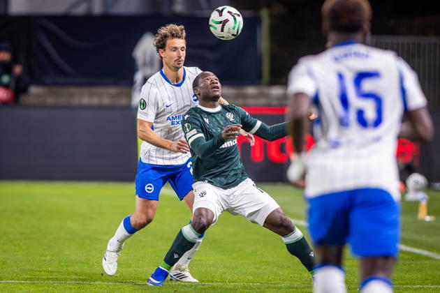 JABLONEC - BRIGHTON Olivier Boscagli of Brighton and Saidou Alioum of Jablonec during the matchday 2 of League phase round of UEFA Conference league football match between FK Jablonec and Brighton and Hove Albion at Stadion Strelnice. Jablonec nad Nisou, Czechia, October 22, 2026. Photo by Branislav Racko Copyright: xx 080A4649