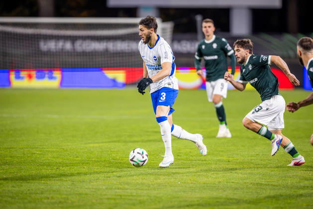 JABLONEC - BRIGHTON Jaouen Hadjam of Brighton and Richard Sedlacek of Jablonec during the matchday 2 of League phase round of UEFA Conference league football match between FK Jablonec and Brighton and Hove Albion at Stadion Strelnice. Jablonec nad Nisou, Czechia, October 22, 2026. Photo by Branislav Racko Copyright: xx 080A4591