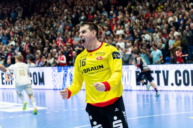 Kassel, Deutschland 22. Oktober 2026: EHF Champions League - 2026 2027 - Gruppenphase - Gruppe B - Sp. 5 - MT Melsungen gegen Orlen Wisla Plock Im Bild: Torhüter NebojÅ¡a SimiÄ‡ Nebojsa Simic (MT) jubelt Rothenbach-Halle Hessen Copyright: xFotostandx xKruczynskix