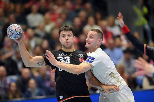 Aaron Mensing (MT Melsungen 33) (am Ball), Michal Daszek (Wisla Plock 3) (R) , GER, MT Melsungen - Orlen Wisla Plocks (POL), Handball, Champions League Maenner, Group Matches, Saison 2026 2027, 22.10.2026, GER, MT Melsungen - Orlen Wisla Plock, CL Maenner, Group Match, Saison 2026 2027, 22.10.2026 Kassel Copyright: xEibner-Pressefotox xRolandxSippelx EP_RSL