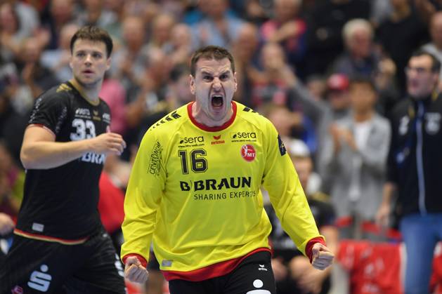 Jubel bei Nebojsa Simic (Torwart MT Melsungen 16), Aaron Mensing (MT Melsungen 33) (L) , GER, MT Melsungen - Orlen Wisla Plocks (POL), Handball, Champions League Maenner, Group Matches, Saison 2026 2027, 22.10.2026, GER, MT Melsungen - Orlen Wisla Plock, CL Maenner, Group Match, Saison 2026 2027, 22.10.2026 Kassel Copyright: xEibner-Pressefotox xRolandxSippelx EP_RSL