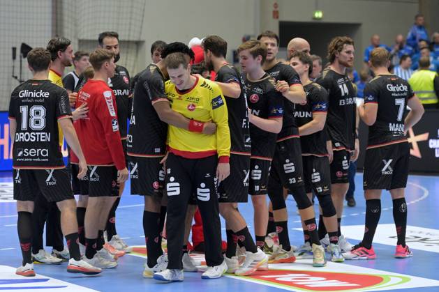 Jubel, Freude nach dem sieg: Nebojsa Simic (Torwart MT Melsungen 16) (vorne), Florian Drosten (MT Melsungen 18), Johannes Golla (MT Melsungen 14), David Mandic (MT Melsungen 7) (R) , GER, MT Melsungen - Orlen Wisla Plocks (POL), Handball, Champions League Maenner, Group Matches, Saison 2026 2027, 22.10.2026, GER, MT Melsungen - Orlen Wisla Plock, CL Maenner, Group Match, Saison 2026 2027, 22.10.2026 Kassel Copyright: xEibner-Pressefotox xRolandxSippelx EP_RSL