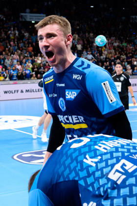 Stuttgart: HBL - 26 27 - TVB Stuttgart - SG BBM Bietigheim Jakob Nigg (Stuttgart) Jubel Freude Emotion Stuttgart Porsche Arena Baden-Württemberg Deutschland