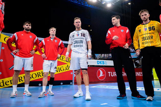 Stuttgart: HBL - 26 27 - TVB Stuttgart - SG BBM Bietigheim unzufrieden enttäuscht enttaeuscht niedergeschlagen frustriert, Stuttgart Porsche Arena Baden-Württemberg Deutschland