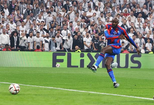 Jean-Philippe Mateta of Crystal Palace scores the opening goal Besiktas v Crystal Palace, UEFA Europa League, Football, Tupras Stadium, Istanbul, Turkey - 22 Oct 2026Istanbul Tupras Stadium Turkey  Copyright: xMichaelxZemanek Shutterstockx 17230042u