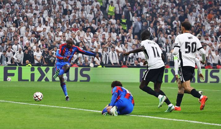 Jean-Philippe Mateta of Crystal Palace scores the opening goal Besiktas v Crystal Palace, UEFA Europa League, Football, Tupras Stadium, Istanbul, Turkey - 22 Oct 2026Istanbul Tupras Stadium Turkey  Copyright: xMichaelxZemanek Shutterstockx 17230042t