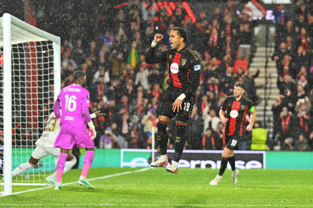 Bournemouth v AC Milan, Europa League Goal 1-0 - Justin Kluivert (19) of AFC Bournemouth celebrates scoring the opening goal from the penalty spot during the Europa League match between Bournemouth and AC Milan at the Vitality Stadium, Bournemouth, UK on 22 October 2026. Bournemouth Vitality Stadium Dorset UK Editorial use only , Copyright: xGrahamxHuntx PSI-25046-0026