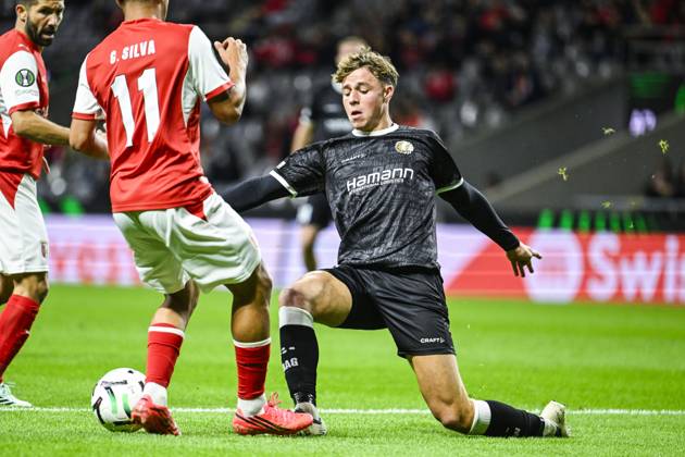 Tibe De Vlieger of KAA Gent pictured in action during a soccer game between Portuguese SC Braga and Belgian soccer team KAA Gent, Thursday 22 October 2026 in Braga, Portugal, the second match in the UEFA Conference League league phase. TOM GOYVAERTS TomxGoyvaerts  x190687138x