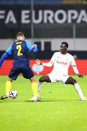 SOCCER - UEFA EL, Celje vs RBS CELJE,SLOVENIA,22.OCT.26 - SOCCER - UEFA Europa League, NK Celje vs Red Bull Salzburg. Image shows Pijus Sirvys (Celje) and Abubakr Barry (Salzburg).  GEPAxpictures xJamesxDoak
