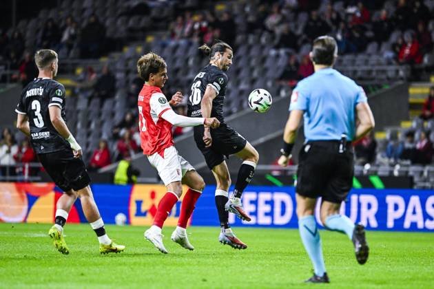 Jovan Milosevic of SC Braga and Christian Burgess of KAA Gent pictured in action during a soccer game between Portuguese SC Braga and Belgian soccer team KAA Gent, Thursday 22 October 2026 in Braga, Portugal, the second match in the UEFA Conference League league phase. TOM GOYVAERTS TomxGoyvaerts  x190688371x