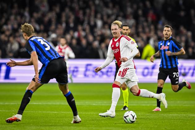 AMSTERDAM - (lr) Thomas Kristensen of Atalanta BC, Julian Brandt of Ajax and Gianluca Gaetano of Atalanta BC during the UEFA Conference League match between AFC Ajax and Atalanta BC at the Johan Cruijff ArenA on 22 October 2026 in Amsterdam, the Netherlands. OLAF KRAAK ANP UEFA Conference League 2026 27 xVIxANPxSportx xxANPxIVx 573295189 originalFilename: 573295189.jpg