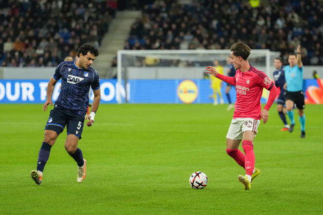 UEFA Europa League: TSG Hoffenheim vs Olympique Lyon, 22.10.2026 Zweikampf um den Ball zwischen Ozan Kabak (TSG Hoffenheim, 5) und RÃ mi Himbert (Olympique Lyon, 45) UEFA Europa League: TSG Hoffenheim vs Olympique Lyon, Rhein-Neckar-Arena, 22.10.2026 Copyright: xBEAUTIFULxSPORTS Boscox