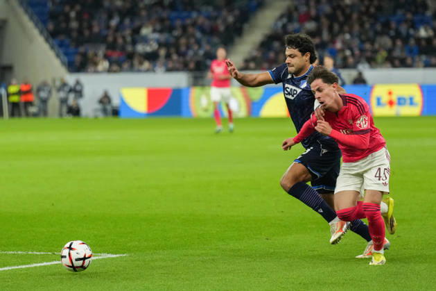 UEFA Europa League: TSG Hoffenheim vs Olympique Lyon, 22.10.2026 Zweikampf um den Ball zwischen Ozan Kabak (TSG Hoffenheim, 5) und RÃ mi Himbert (Olympique Lyon, 45) UEFA Europa League: TSG Hoffenheim vs Olympique Lyon, Rhein-Neckar-Arena, 22.10.2026 Copyright: xBEAUTIFULxSPORTS Boscox