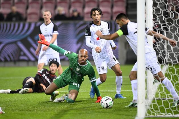FC Midtjylland v Sint-Truidense VV - UEFA Conference League HERNING, DENMARK - OCTOBER 22 : Kokubo Leo goalkeeper of Sint-Truidense VV, Ishiwatari Nelson midfielder of Sint-Truidense VV and Musliu Visar defender of Sint-Truidense VV during the UEFA Conference League 2026 27 League Phase matchday 2 match between FC Midtjylland and Sint-Truidense VV on October 22, 2026 in Herning, Denmark, 22 10 2026 Herning Denmark  Copyright: xTomasxSiskx
