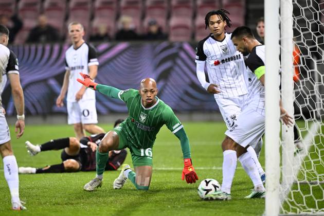 FC Midtjylland v Sint-Truidense VV - UEFA Conference League HERNING, DENMARK - OCTOBER 22 : Kokubo Leo goalkeeper of Sint-Truidense VV, Ishiwatari Nelson midfielder of Sint-Truidense VV and Musliu Visar defender of Sint-Truidense VV during the UEFA Conference League 2026 27 League Phase matchday 2 match between FC Midtjylland and Sint-Truidense VV on October 22, 2026 in Herning, Denmark, 22 10 2026 Herning Denmark  Copyright: xTomasxSiskx