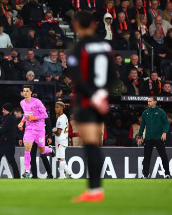Lorenzo Torriani of AC Milan is substituted on after Mike Maignan of AC Milan is sent off AFC Bournemouth v AC Milan, UEFA Europa League, Football, Vitality Stadium, Bournemouth, UK - 22 Oct 2026Bournemouth Vitality Stadium United Kingdom  Copyright: xJamesxMarsh Shutterstockx 17230046az