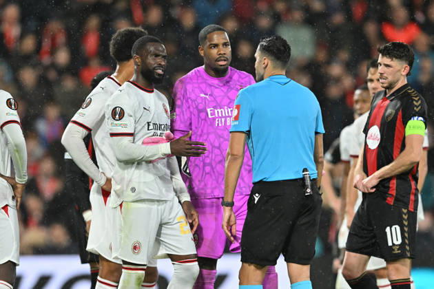 Bournemouth v AC Milan, Europa League Mike Maignan (16) of AC Milan argues with the referee after he is shown a red card, sent off during the Europa League match between Bournemouth and AC Milan at the Vitality Stadium, Bournemouth, UK on 22 October 2026. Bournemouth Vitality Stadium Dorset UK Editorial use only , Copyright: xGrahamxHuntx PSI-25046-0036