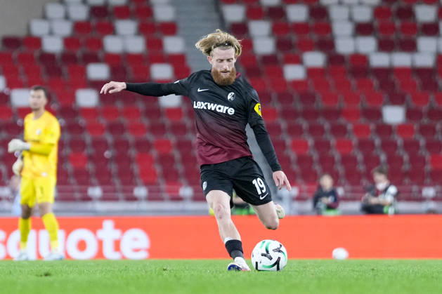 Niklas Beste (SC Freiburg, 19) am Ball , Monaco, Fussball, UEFA Conference League, 2. Spieltag, Ligaphase , 2026 2027, AS Monaco vs. SC Freiburg, 22.10.2026, Stade Louis II, Monaco Monaco Stade Louis II Fontvieille Monaco Copyright: xArnexAmbergx