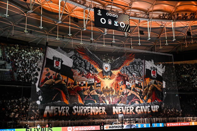 Besiktas v Crystal Palace - UEFA Europa League ISTANBUL, TURKIYE - OCTOBER 22: Besiktas fans support their team with a banner reading Never surrender never give up during the opening ceremony of the UEFA Europa League match between Besiktas and Crystal Palace at Tupras Stadium in Istanbul, Turkiye on October 22, 2026. Hakan Akgun Anadolu Istanbul Turkey. Editorial use only. Please get in touch for any other usage.  Copyright: x2026xAnadoluxHakanxAkgunx