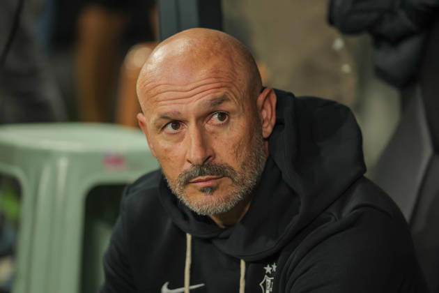 2026-10-22 Besiktas JK v Crystal Palace FC - UEFA Europa League 2026 27 League Phase MD3 ISTANBUL, TURKEY - OCTOBER 22: Coach Vincenzo Italiano of Besiktas JK during the UEFA Europa League 2026 27 League Phase MD3 match between Besiktas JK and Crystal Palace FC at Tupras Stadium on October 22, 2026 in Istanbul, Turkey. (Photo by BSR Agency) Istanbul Turkey Content not available for redistribution in The Netherlands directly or indirectly through any third parties. Copyright: xBSRxAgencyx