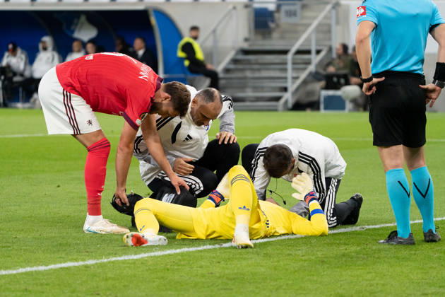Dominik Greif (Olympique Lyon, 01) liegt am Boden und wird behandelt, GER, TSG 1899 Hoffenheim vs. Olympique Lyon, Fussball, Europa League, Spieltag 3, Spielzeit 2026 2027, 22.10.2026, GER, TSG 1899 Hoffenheim vs. Olympique Lyon, Fussball, Europa League, Spieltag 3, Spielzeit 2026 2027, 22.10.2026, Sinsheim Copyright: xEibner-Pressefoto EdwardxCheungx EP_ECG