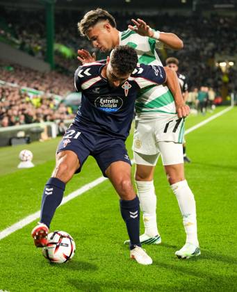 Sebastian Caceres of Celta Vigo & Camilo Duran of Celtic Celtic v Celta Vigo, UEFA Europa League, Football, Celtic Park, Glasgow, Scotland, UK - 22 Oct 2026Glasgow Celtic Park Scotland United Kingdom  Copyright: xStuartxWallace Shutterstockx 17230137bk