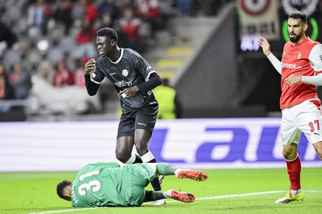 SC Braga v KAA Gent - UEFA Conference League BRAGA, PORTUGAL - OCTOBER 22 : Cisse Ibrahima forward of KAA Gent and Fontes Bernardo goalkeeper of SC Braga in action during the UEFA Conference League 2026 27 League Phase matchday 2 match between SC Braga and KAA Gent on October 22, 2026 in Braga, Portugal, 22 10 2026 Braga Portugal  Copyright: xNicoxVereeckenx