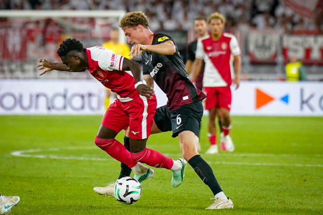 Fussball UEFA Conference League 2026 - 2027, 2. Spieltag - AS Monaco vs SC Freiburg - Stadion Louis II (Monaco): Lamine Camara (AS Monaco, 8) Patrick Osterhage (SC Freiburg, 6) Copyright: xJOERANxSTEINSIEKx