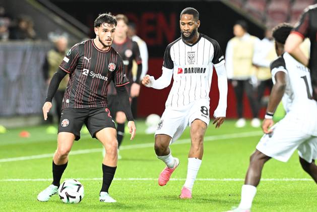 Midtjylland s Mads Bech Sorensen and STVV s Abdoulaye Sissako pictured in action during a soccer game between Danish FC Midtjylland and Belgian Sint-Truidense VV, Thursday 22 October 2026 in Herning, Denmark, on the second day of the UEFA Conference League league phase. JILLxDELSAUX  x190691990x