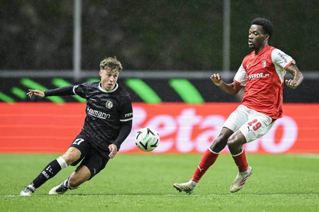 SC Braga v KAA Gent - UEFA Conference League BRAGA, PORTUGAL - OCTOBER 22 : De Vlieger Tibe midfielder of KAA Gent and Gorby Jean-Baptiste midfielder of SC Braga in action during the UEFA Conference League 2026 27 League Phase matchday 2 match between SC Braga and KAA Gent on October 22, 2026 in Braga, Portugal, 22 10 2026 Braga Portugal  Copyright: xNicoxVereeckenx