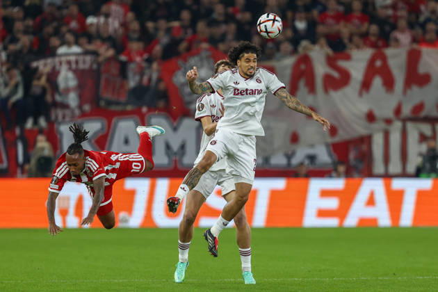 Olympiacos F.C. v AC Sparta Prague UEFA Europa League Gelson Martins of Olympiacos F.C. and Ki-Jana Hoever of AC Sparta Prague during the UEFA Europa League match at Karaiskakis Stadium, Piraeus 22 10 2026 UK Newspapers OUT Copyright: xYannisxHalasx FIL-24108-0044