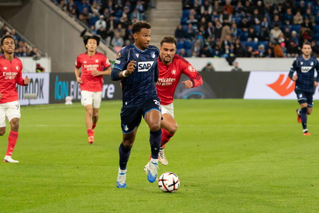 Bambase Conte (TSG Hoffenheim, 20) am Ball, Aktion, Dribbling, dribbeln, Angriff, GER, TSG 1899 Hoffenheim vs. Olympique Lyon, Fussball, Europa League, Spieltag 3, Spielzeit 2026 2027, 22.10.2026, GER, TSG 1899 Hoffenheim vs. Olympique Lyon, Fussball, Europa League, Spieltag 3, Spielzeit 2026 2027, 22.10.2026, Sinsheim Copyright: xEibner-Pressefoto EdwardxCheungx EP_ECG