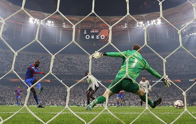 Jean-Philippe Mateta of Crystal Palace scores the opening goal Besiktas v Crystal Palace, UEFA Europa League, Football, Tupras Stadium, Istanbul, Turkey - 22 Oct 2026Istanbul Tupras Stadium Turkey  Copyright: xMichaelxZemanek Shutterstockx 17230042w