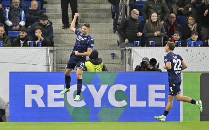 TOR zum 1:0 Nathan De Cat TSG 1899 Hoffenheim (17) Torjubel Alexander Prass TSG 1899 Hoffenheim (22) im Hintergrund Bandenwerbung Logo RECYCLE TSG 1899 Hoffenheim vs Olympique Lyon 22.10.2026 DFL REGULATIONS PROHIBIT ANY USE OF PHOTOGRAPHS AS IMAGE SEQUENCES AND OR QUASI-VIDEO TSG 1899 Hoffenheim vs Olympique Lyon