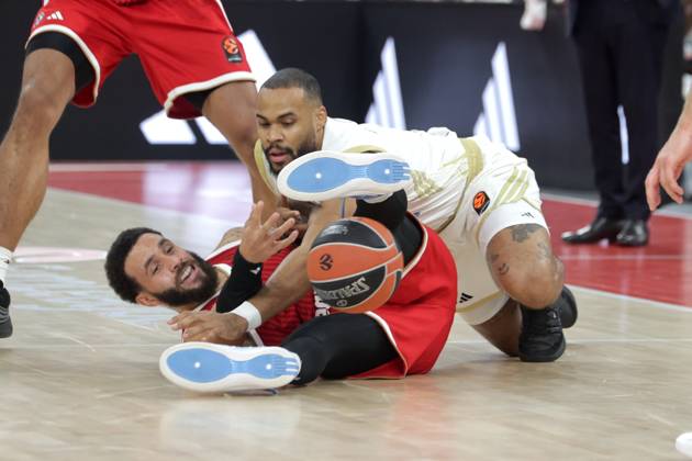 Bayerns 4 Duane WASHINGTON vs DubaDubais 0 OKOBO. Basketball: Bayern - Dubai. Euroleague, FC Bayern Basketball - Dubai Basketball, Runde 7, Saison 2026-2027, am 22.10.2026 in Muenchen, S A P G A R D E N, Deutschland. Quelle Copyright Credit : Oryk HAIST