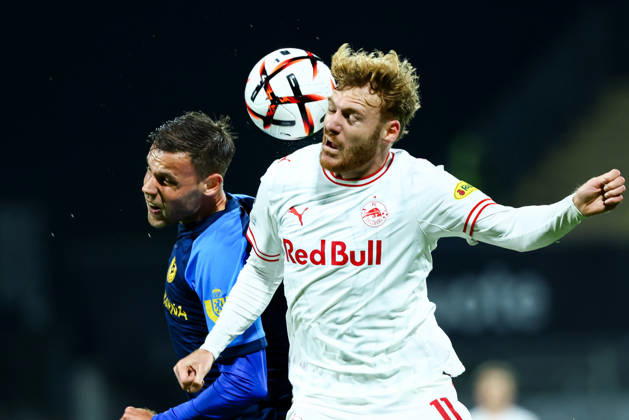 SOCCER - UEFA EL, Celje vs RBS CELJE,SLOVENIA,22.OCT.26 - SOCCER - UEFA Europa League, NK Celje vs Red Bull Salzburg. Image shows Pijus Sirvys (Celje) and Yorbe Vertessen (Salzburg).  GEPAxpictures xJamesxDoak