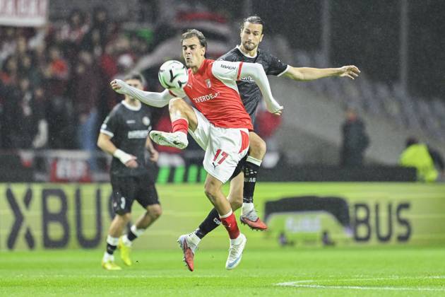 SC Braga v KAA Gent - UEFA Conference League BRAGA, PORTUGAL - OCTOBER 22 : Burgess Christian defender of KAA Gent, Milosevic Jovan forward of SC Braga in action during the UEFA Conference League 2026 27 League Phase matchday 2 match between SC Braga and KAA Gent on October 22, 2026 in Braga, Portugal, 22 10 2026 Braga Portugal Copyright: xNicoxVereeckenx