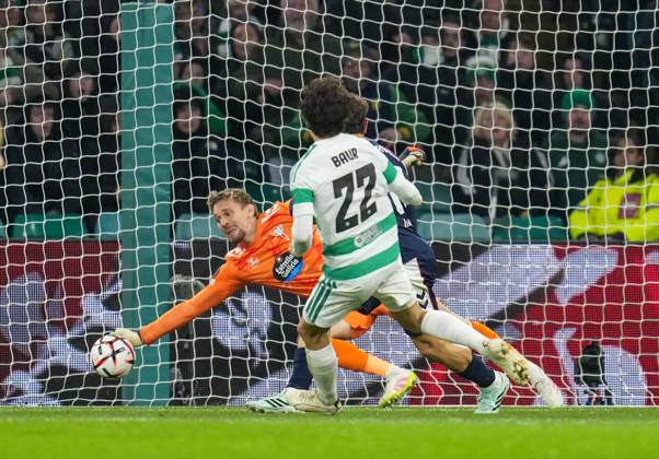 Celtic midfielder Mika Baur shoots past Celta Vigo goalkeeper Ionut Radu and scores to give Celtic a 1-0 lead Celtic v Celta Vigo, UEFA Europa League, Football, Celtic Park, Glasgow, Scotland, UK - 22 Oct 2026Glasgow Celtic Park Scotland United Kingdom  Copyright: xStuartxWallace Shutterstockx 17230137bu